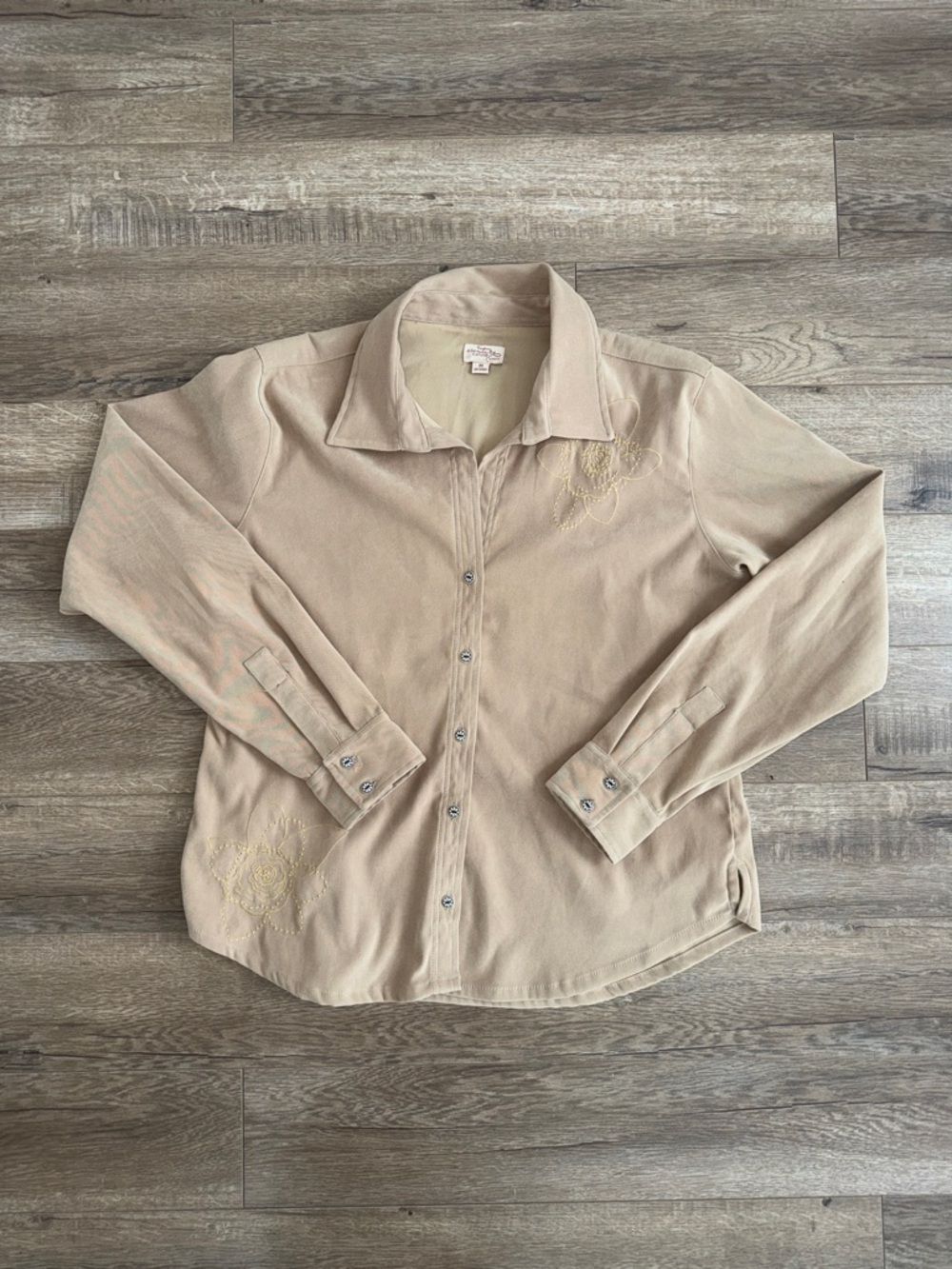 Western Inspired Beige Button-Up Shirt with Embroidered Detail